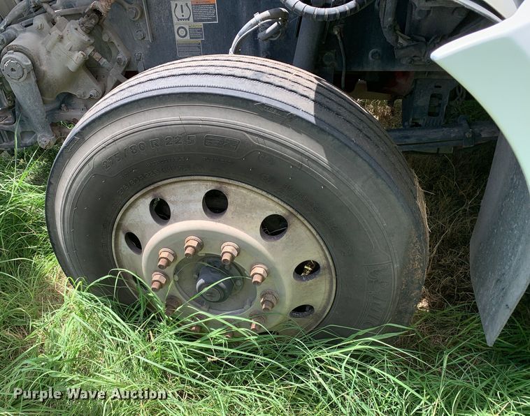 image for item EJ2886 2020 Kenworth  T880 semi truck