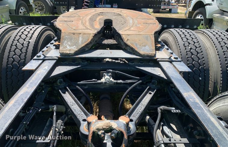 image for item EJ2887 2020 Kenworth  T880 semi truck