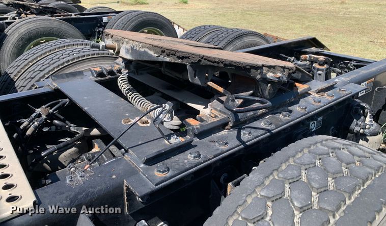 image for item EJ2887 2020 Kenworth  T880 semi truck