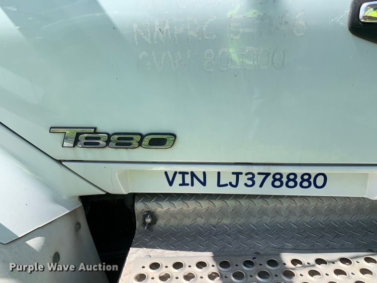 image for item EJ2887 2020 Kenworth  T880 semi truck