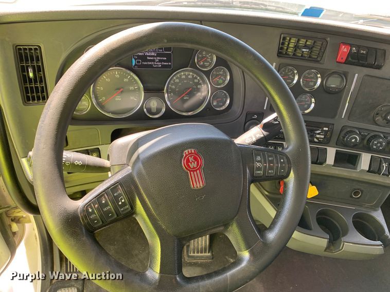 image for item EJ2887 2020 Kenworth  T880 semi truck