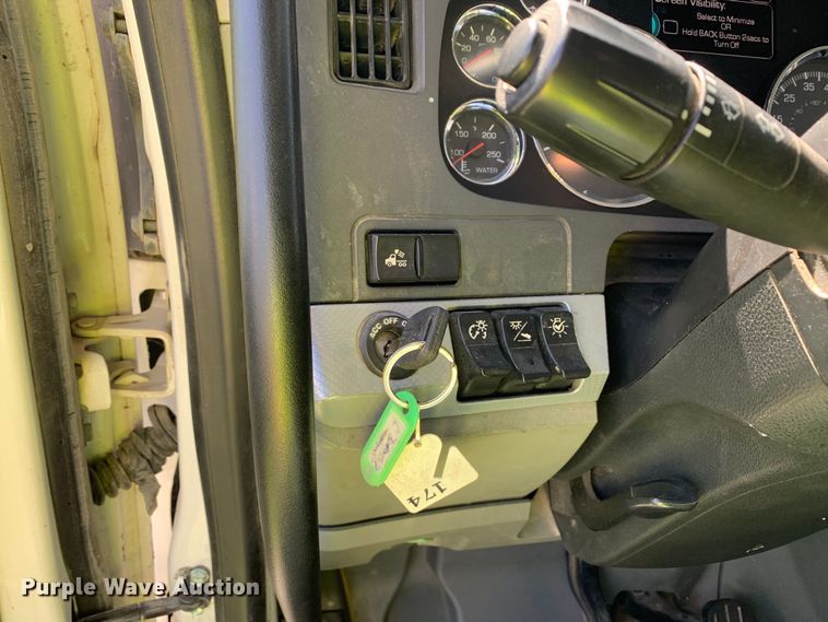 image for item EJ2887 2020 Kenworth  T880 semi truck