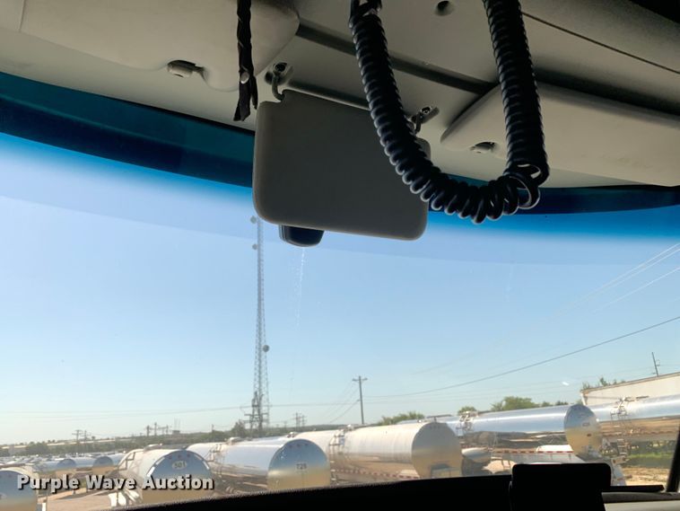 image for item EJ2887 2020 Kenworth  T880 semi truck