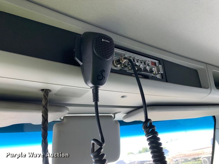 image for item EJ2887 2020 Kenworth  T880 semi truck