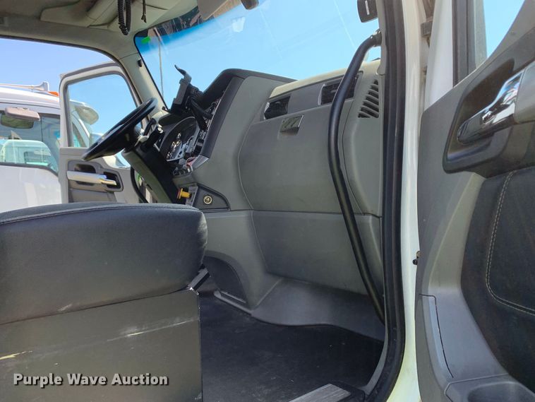 image for item EJ2887 2020 Kenworth  T880 semi truck