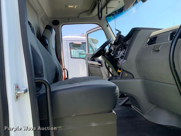 image for item EJ2887 2020 Kenworth  T880 semi truck