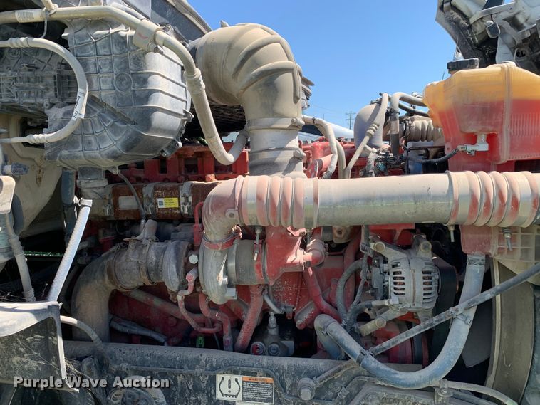 image for item EJ2887 2020 Kenworth  T880 semi truck