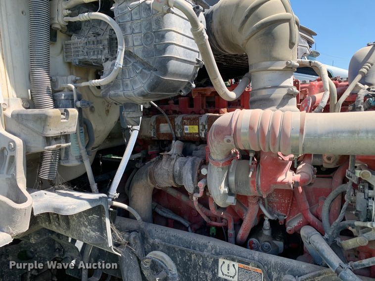 image for item EJ2887 2020 Kenworth  T880 semi truck