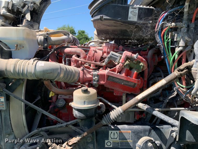 image for item EJ2887 2020 Kenworth  T880 semi truck