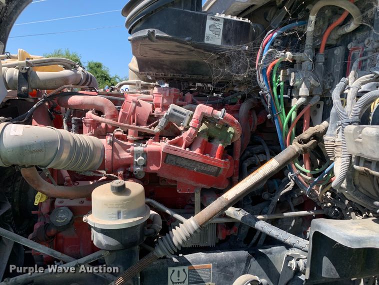 image for item EJ2887 2020 Kenworth  T880 semi truck