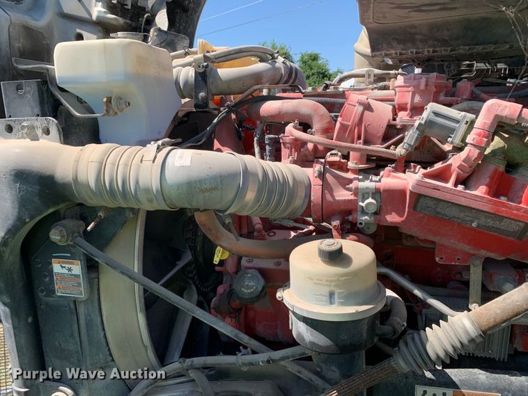 image for item EJ2887 2020 Kenworth  T880 semi truck