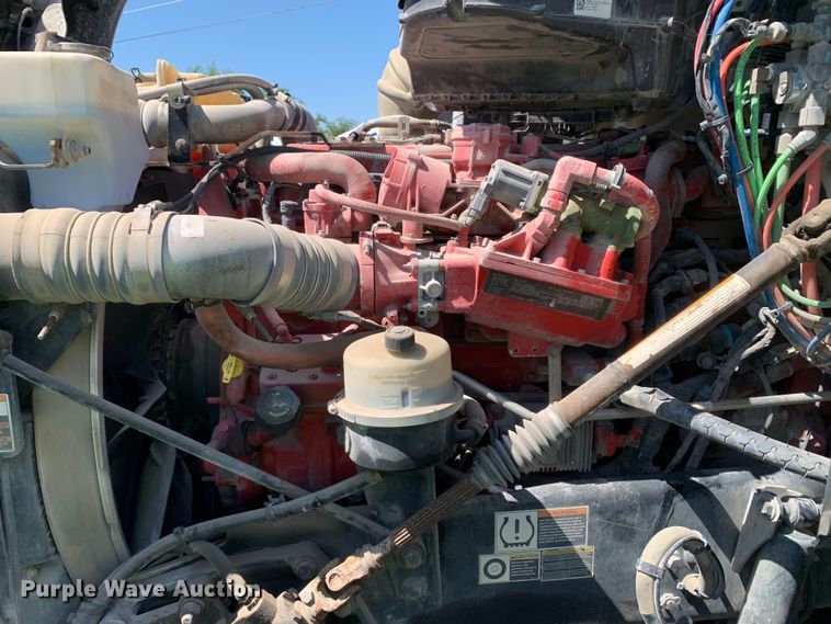 image for item EJ2887 2020 Kenworth  T880 semi truck