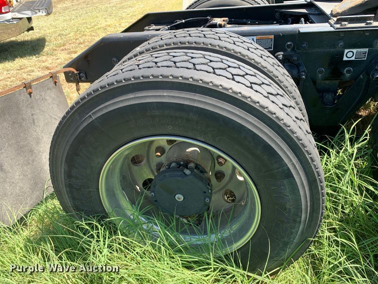 image for item EJ2887 2020 Kenworth  T880 semi truck