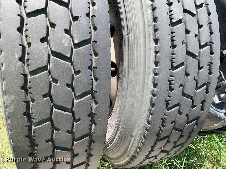 image for item EJ2887 2020 Kenworth  T880 semi truck