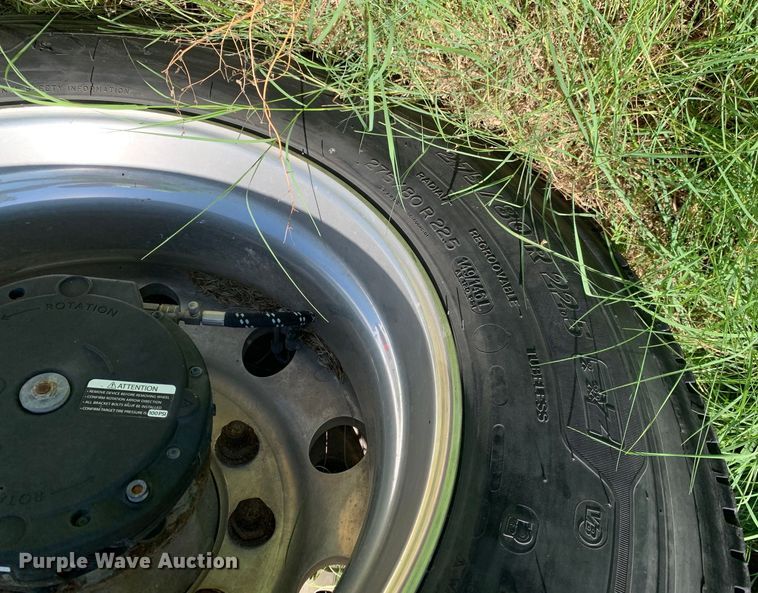 image for item EJ2887 2020 Kenworth  T880 semi truck