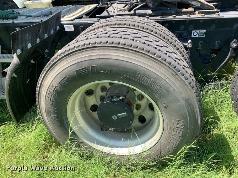 image for item EJ2887 2020 Kenworth  T880 semi truck