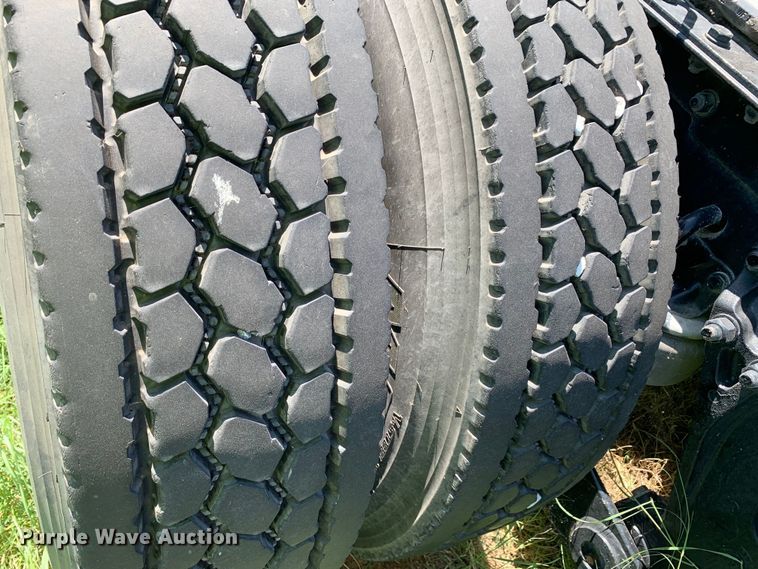 image for item EJ2887 2020 Kenworth  T880 semi truck