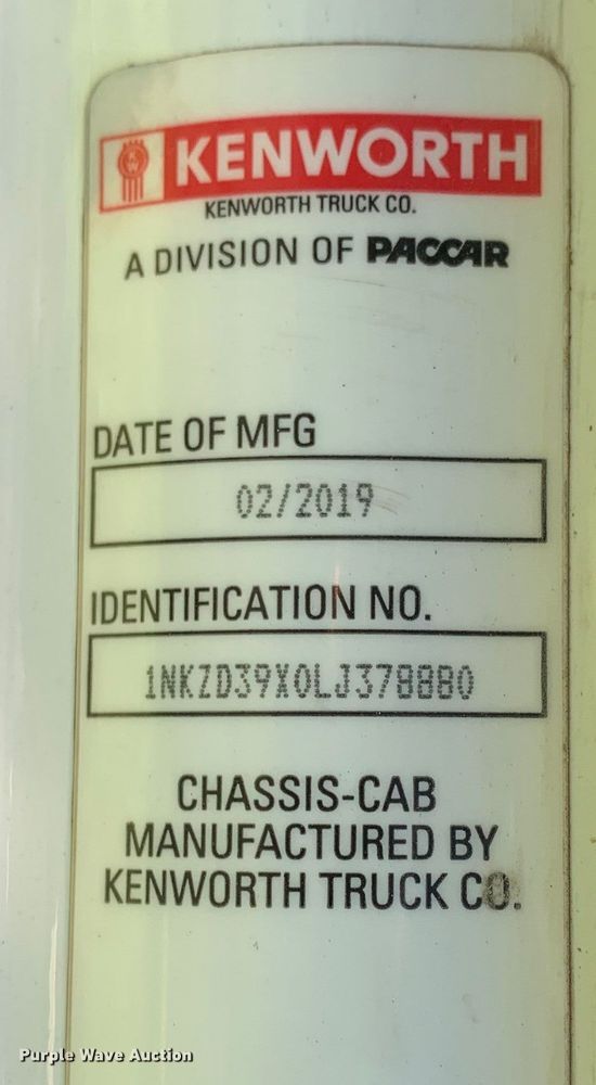 image for item EJ2887 2020 Kenworth  T880 semi truck