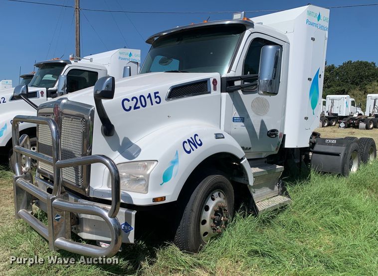 image for item EJ2888 2020 Kenworth  T880 semi truck