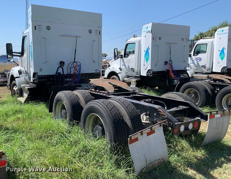 image for item EJ2888 2020 Kenworth  T880 semi truck