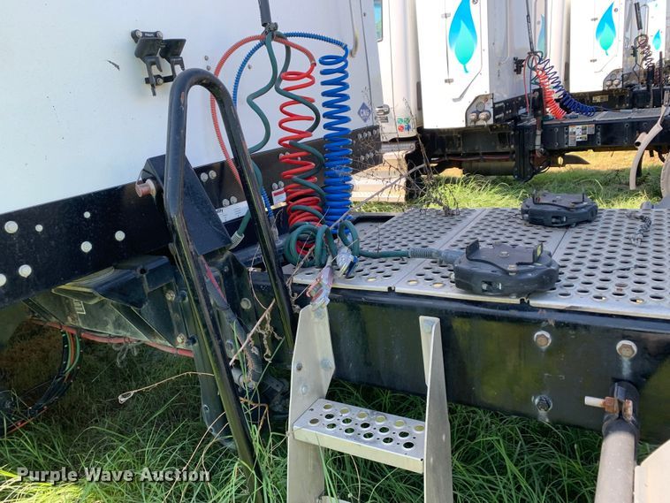 image for item EJ2888 2020 Kenworth  T880 semi truck