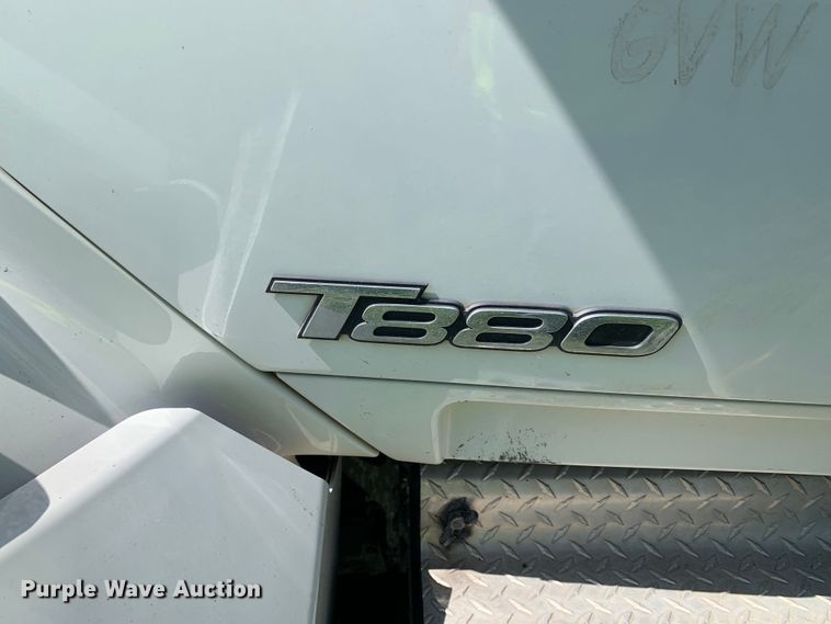 image for item EJ2888 2020 Kenworth  T880 semi truck