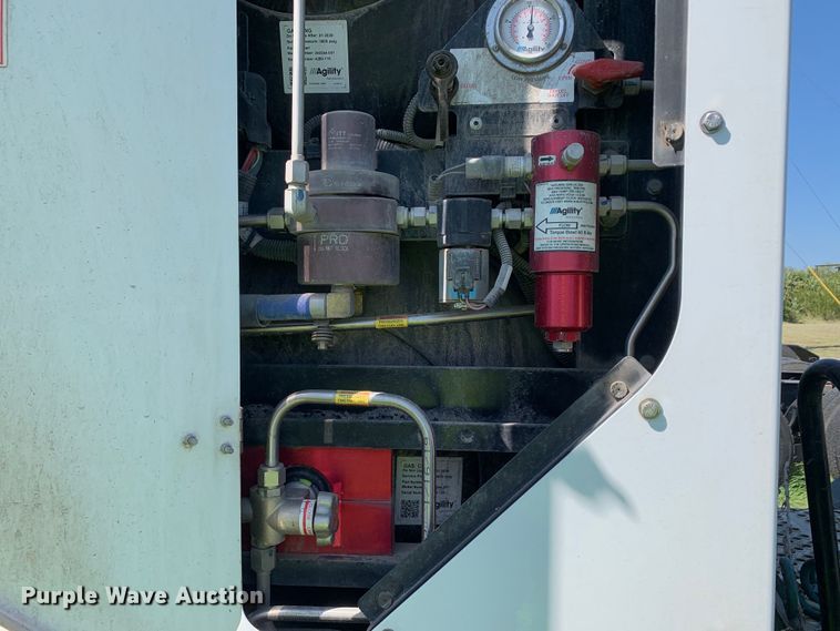 image for item EJ2888 2020 Kenworth  T880 semi truck