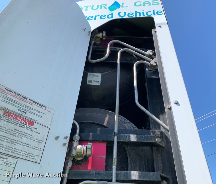 image for item EJ2888 2020 Kenworth  T880 semi truck