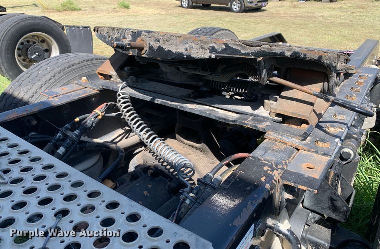 image for item EJ2888 2020 Kenworth  T880 semi truck