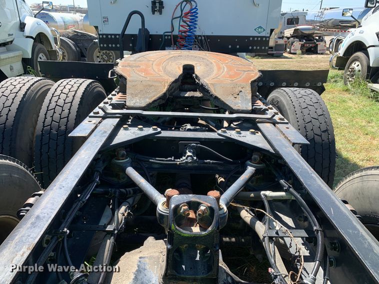 image for item EJ2888 2020 Kenworth  T880 semi truck