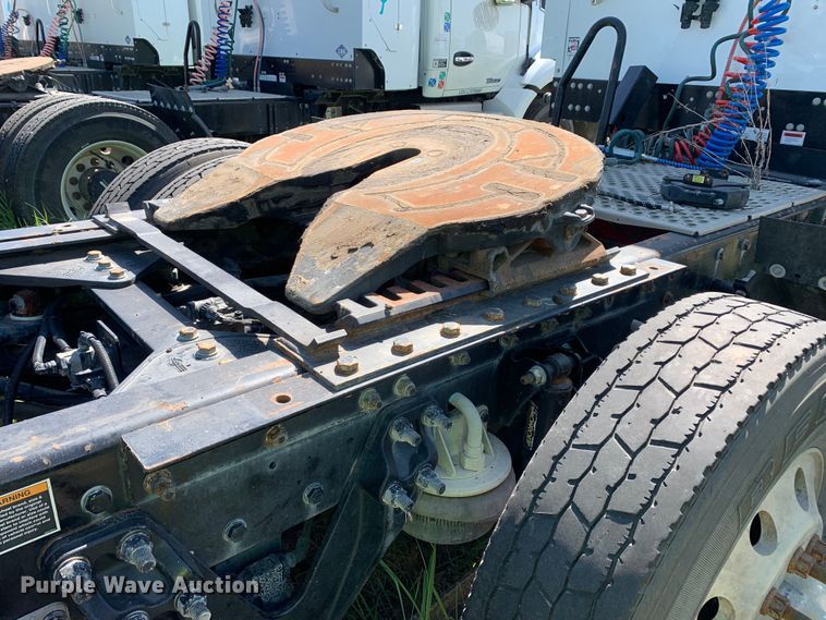 image for item EJ2888 2020 Kenworth  T880 semi truck