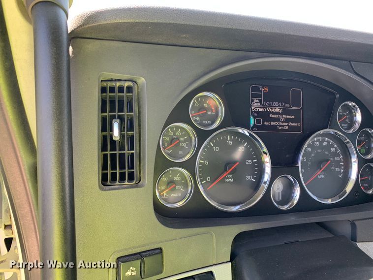 image for item EJ2888 2020 Kenworth  T880 semi truck