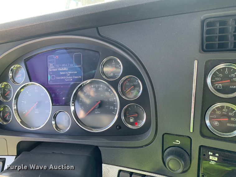 image for item EJ2888 2020 Kenworth  T880 semi truck