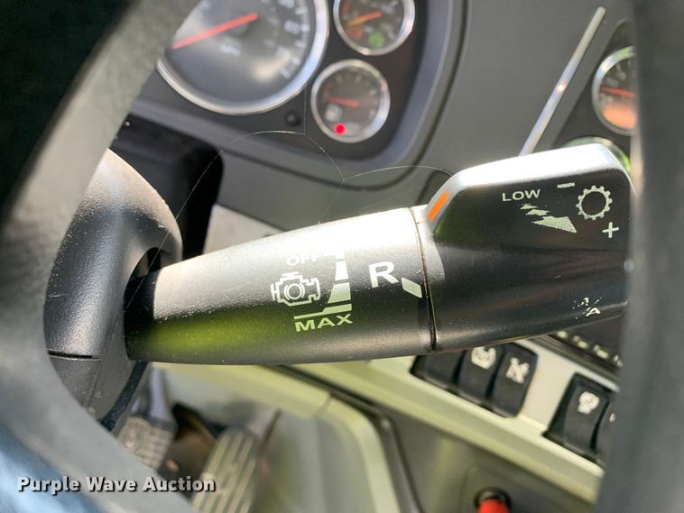 image for item EJ2888 2020 Kenworth  T880 semi truck