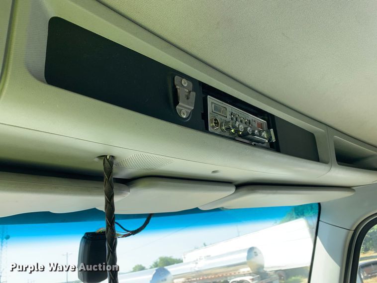 image for item EJ2888 2020 Kenworth  T880 semi truck