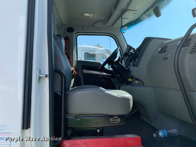 image for item EJ2888 2020 Kenworth  T880 semi truck