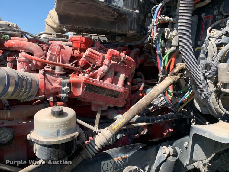 image for item EJ2888 2020 Kenworth  T880 semi truck