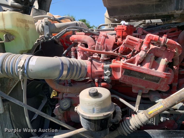 image for item EJ2888 2020 Kenworth  T880 semi truck