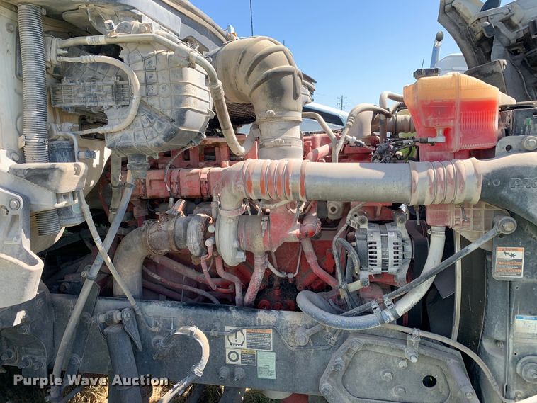 image for item EJ2888 2020 Kenworth  T880 semi truck