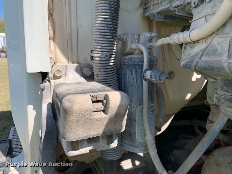 image for item EJ2888 2020 Kenworth  T880 semi truck