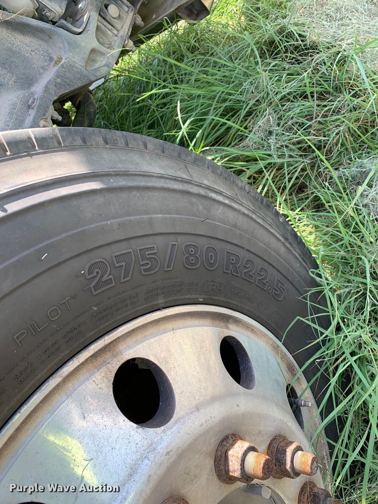 image for item EJ2888 2020 Kenworth  T880 semi truck