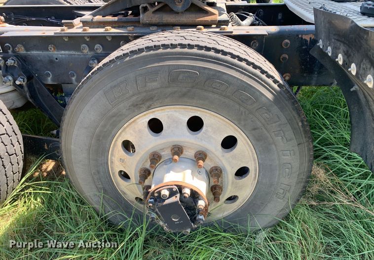 image for item EJ2888 2020 Kenworth  T880 semi truck