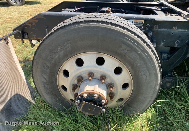 image for item EJ2888 2020 Kenworth  T880 semi truck