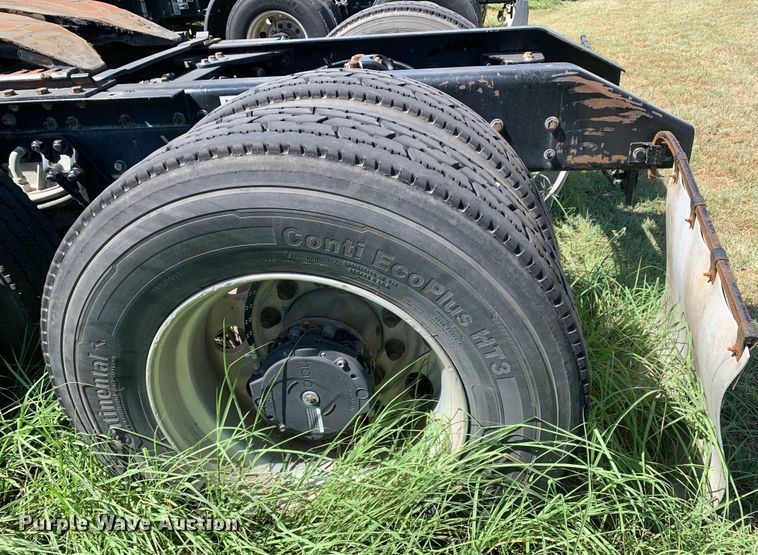 image for item EJ2888 2020 Kenworth  T880 semi truck