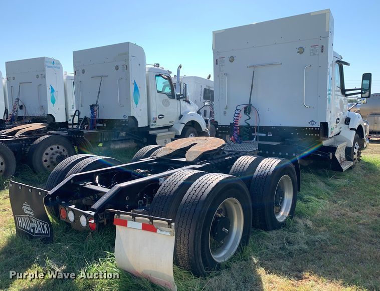 image for item EJ2889 2020 Kenworth  T880 semi truck