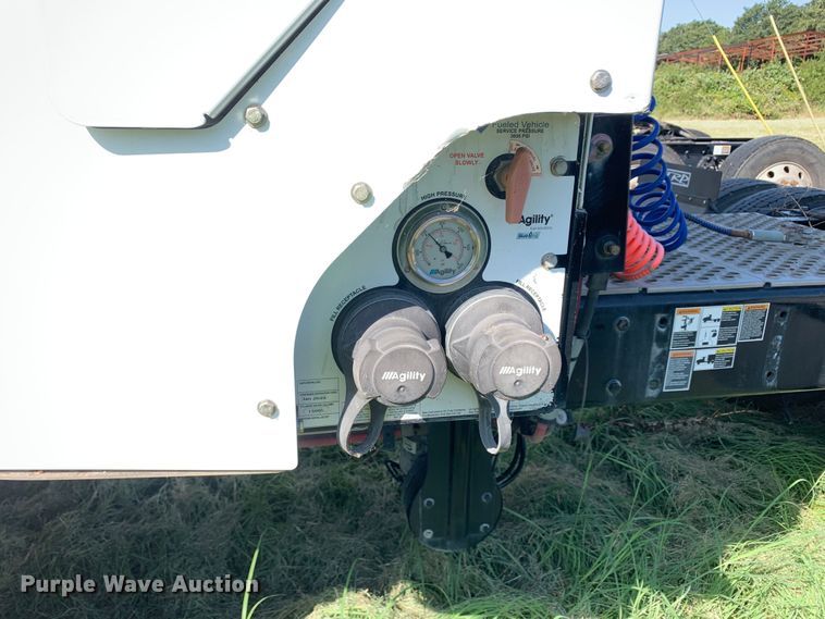 image for item EJ2889 2020 Kenworth  T880 semi truck