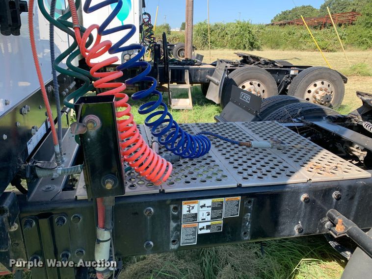 image for item EJ2889 2020 Kenworth  T880 semi truck