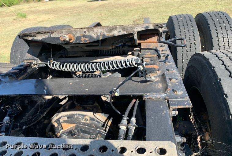 image for item EJ2889 2020 Kenworth  T880 semi truck