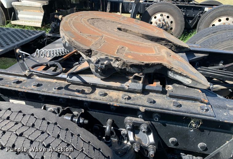 image for item EJ2889 2020 Kenworth  T880 semi truck