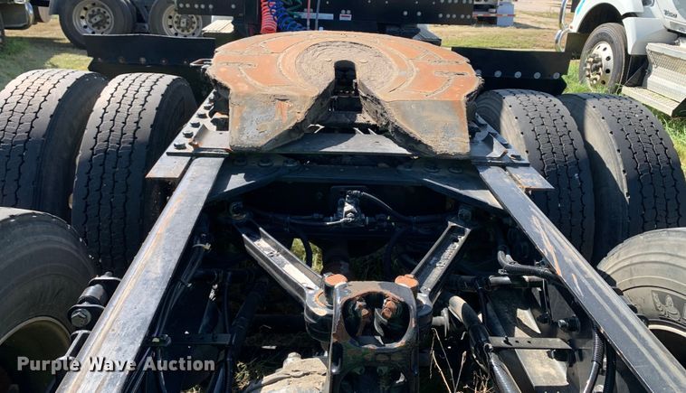 image for item EJ2889 2020 Kenworth  T880 semi truck